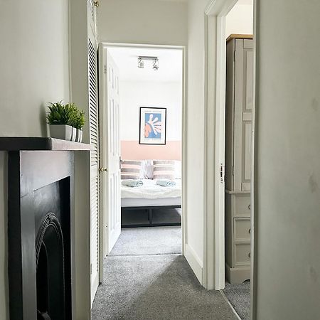 Stylish & Spacious City Centre 3-Bedroom Townhouse - Sleeps 6 Canterbury Bagian luar foto