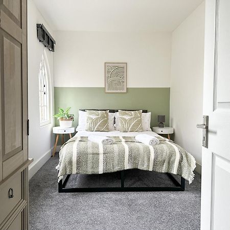 Stylish & Spacious City Centre 3-Bedroom Townhouse - Sleeps 6 Canterbury Bagian luar foto