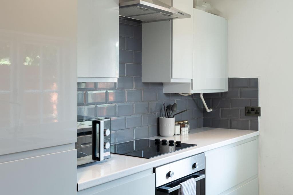 Stylish & Spacious City Centre 3-Bedroom Townhouse - Sleeps 6 Canterbury Bagian luar foto