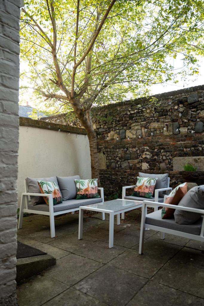 Stylish & Spacious City Centre 3-Bedroom Townhouse - Sleeps 6 Canterbury Bagian luar foto