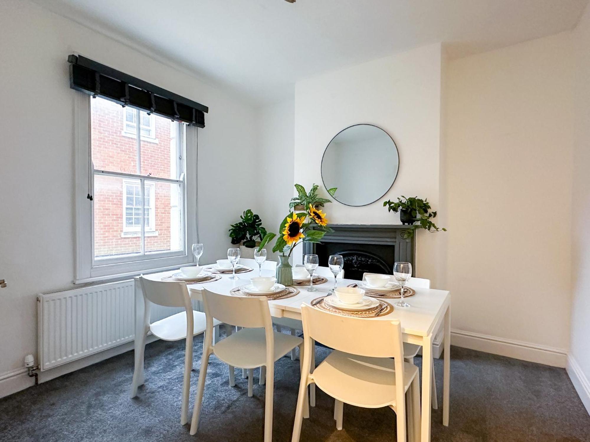 Stylish & Spacious City Centre 3-Bedroom Townhouse - Sleeps 6 Canterbury Bagian luar foto