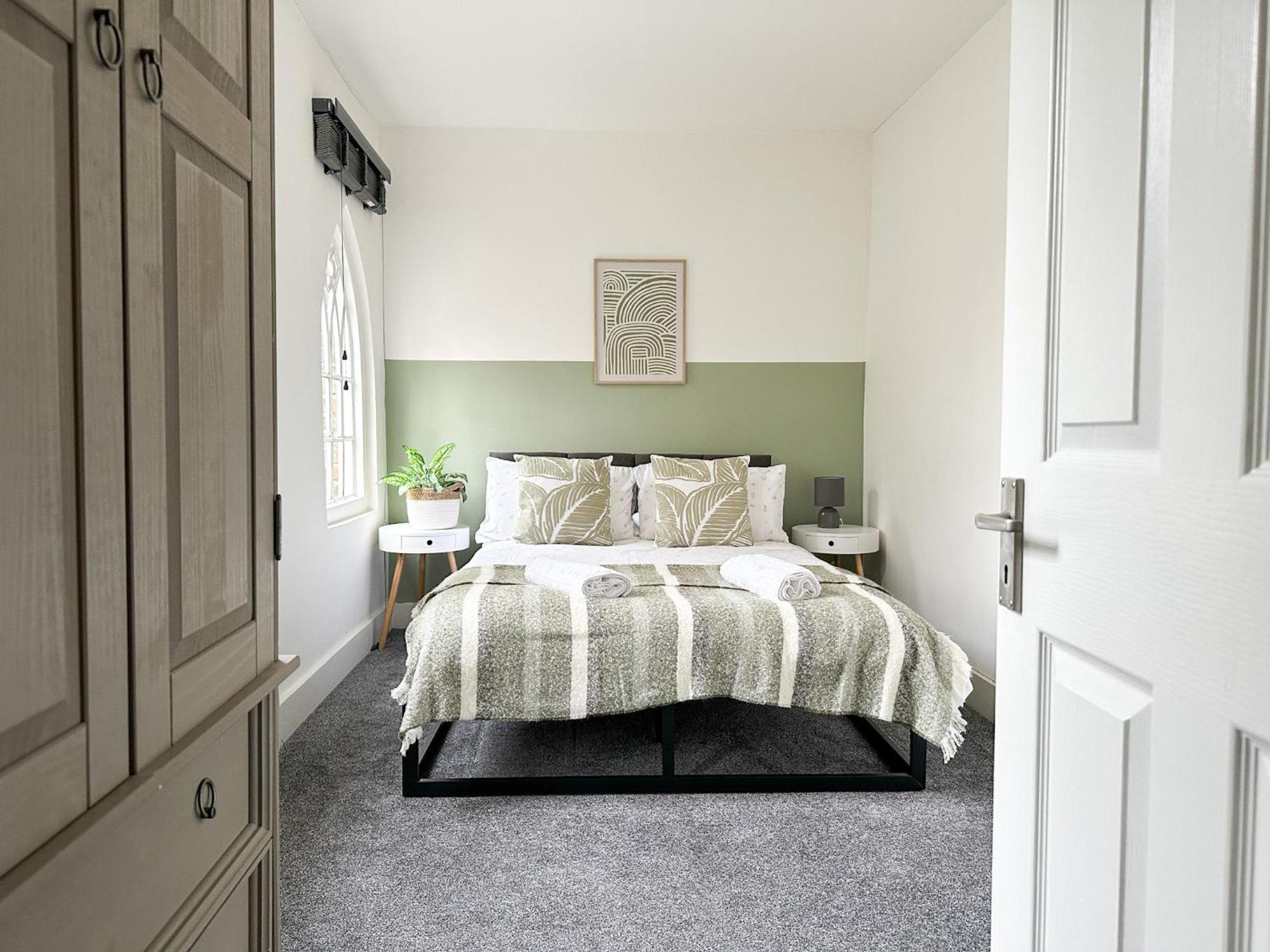 Stylish & Spacious City Centre 3-Bedroom Townhouse - Sleeps 6 Canterbury Bagian luar foto